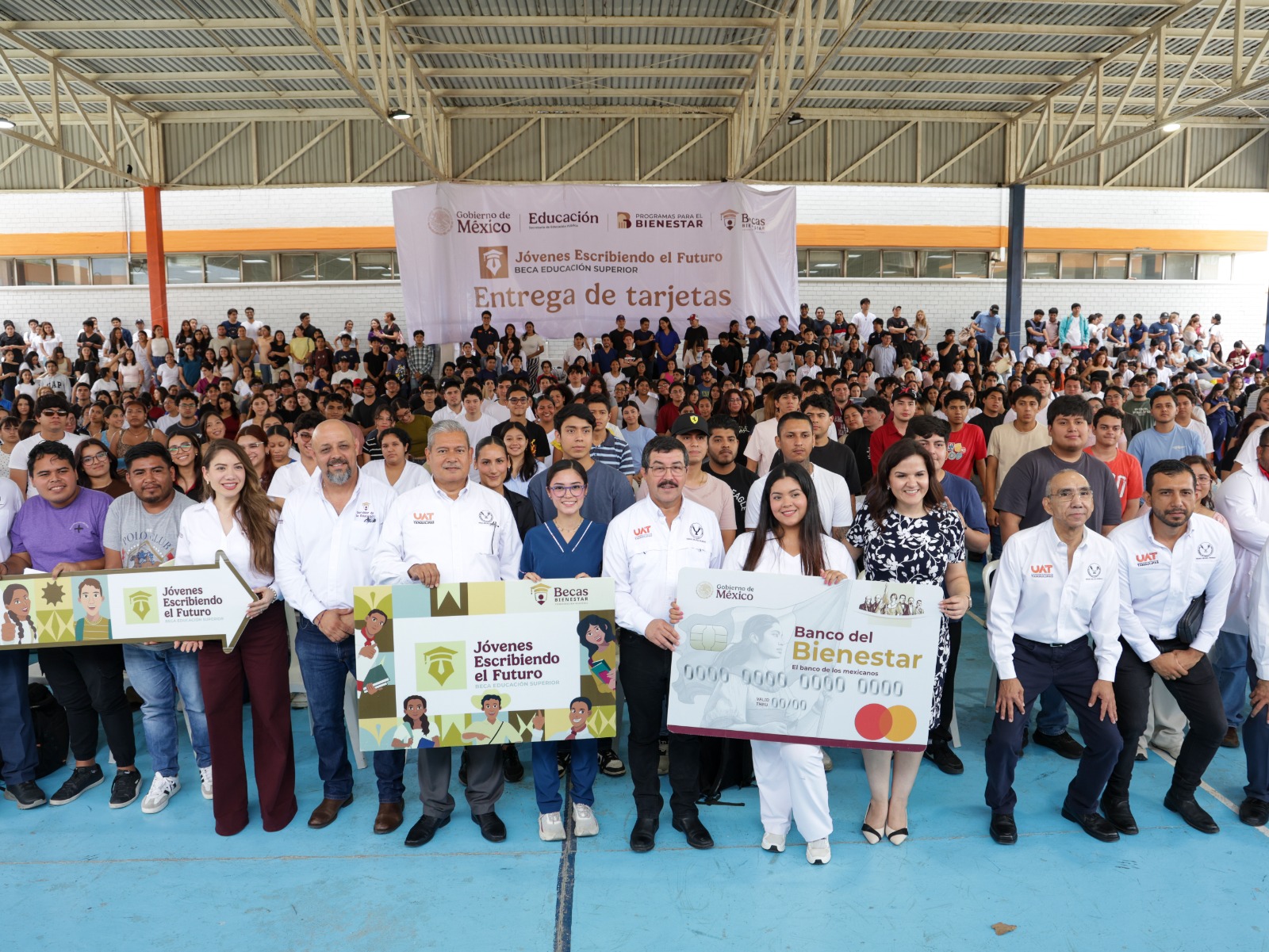 Encabeza el rector Dámaso Anaya entrega de becas a 493 estudiantes de ...